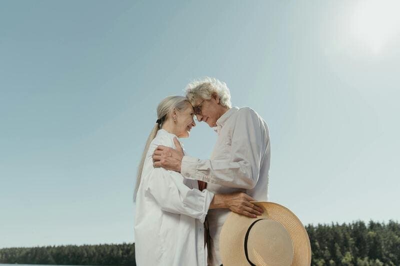 Romance, romantic gestures,