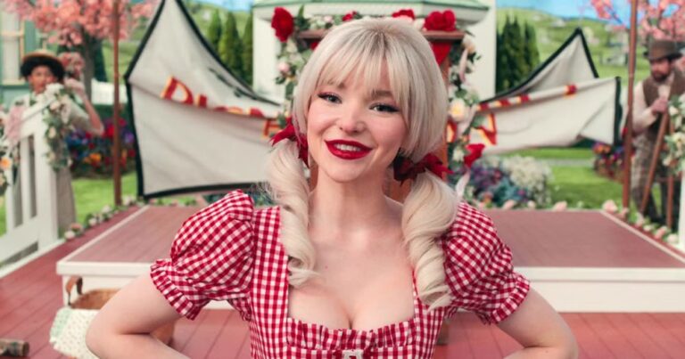 Dove Cameron posts bikini pics from Italy vacay