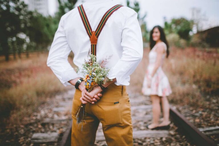 happy valentines day, bouquet, surprise, couple, lovers, pair, beautiful flowers, flower wallpaper, man, woman, bunch of flowers, boyfriend, flower background, nature, love, couple in love, romantic, flowers, value-driven dating