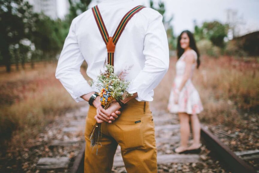 happy valentines day, bouquet, surprise, couple, lovers, pair, beautiful flowers, flower wallpaper, man, woman, bunch of flowers, boyfriend, flower background, nature, love, couple in love, romantic, flowers, value-driven dating