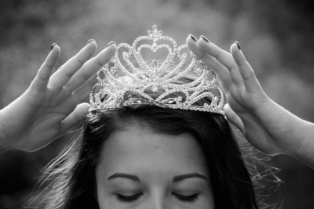 queen, crowning, royalty, luxury, princess, elegance, crown, queen, royalty, royalty, royalty, princess, princess, princess, princess, princess, crown, crown, crown, women, lessons