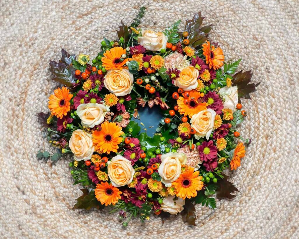 wreath, flower background, flowers, decoration, floral decoration, floral wreath, autumn flowers, autumn colors, flower wallpaper, jute carpet, nature, leaves, roses, berries, daisies, romantic, arrangement, beautiful flowers, floral arrangement, decorative, closeup, fall wreaths, fall decor,