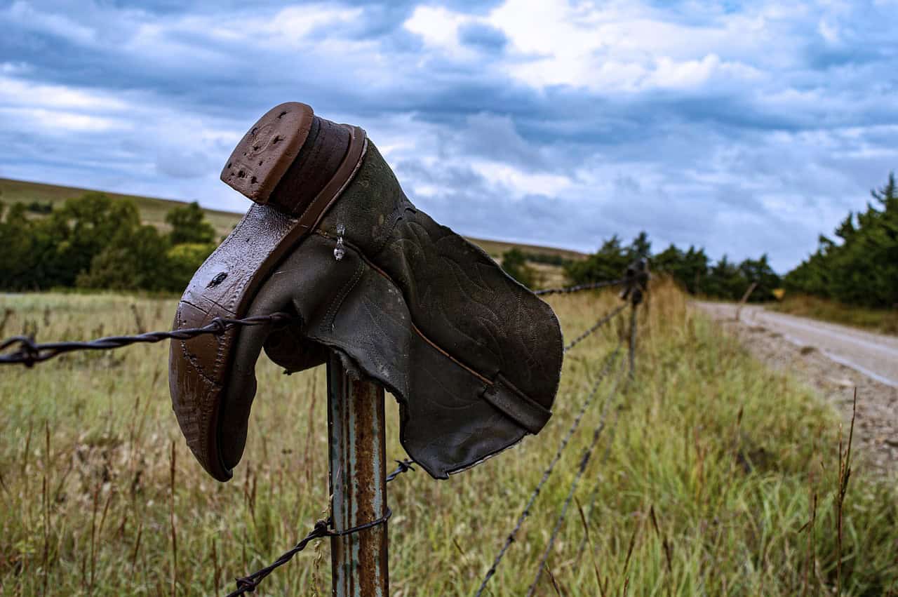 cowboy, ranch, boot, boot hill, cowboy boots, western, country, west, cowboys, fence, country road, gravel road, farm, american, countryside, rancher, cowboy boots, cowboy boots, cowboy boots, cowboy boots, cowboy boots