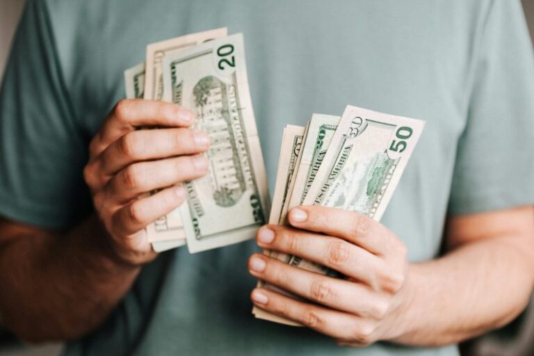 Smart Money Moves, Holidays