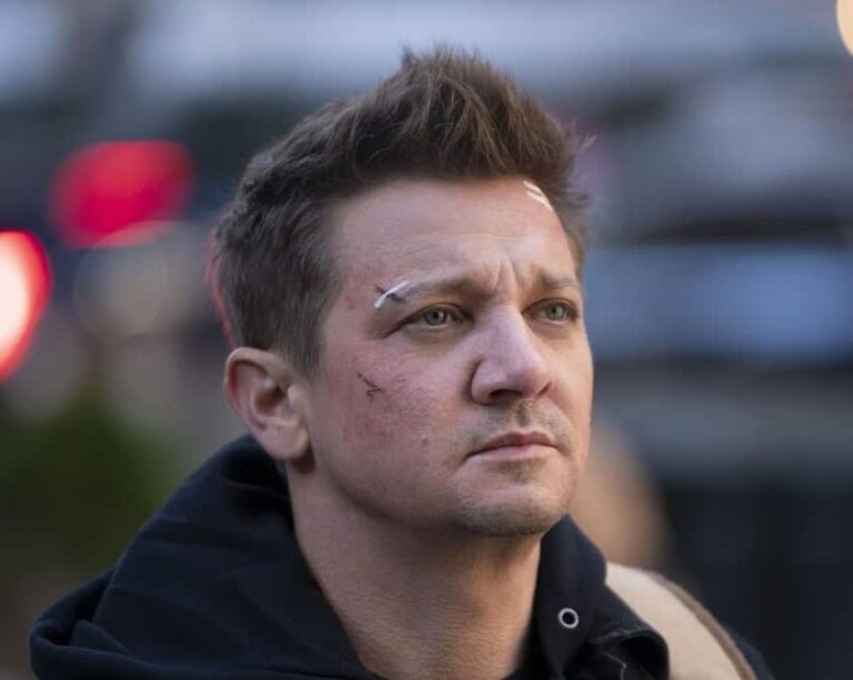 Jeremy Renner in Hawkeye