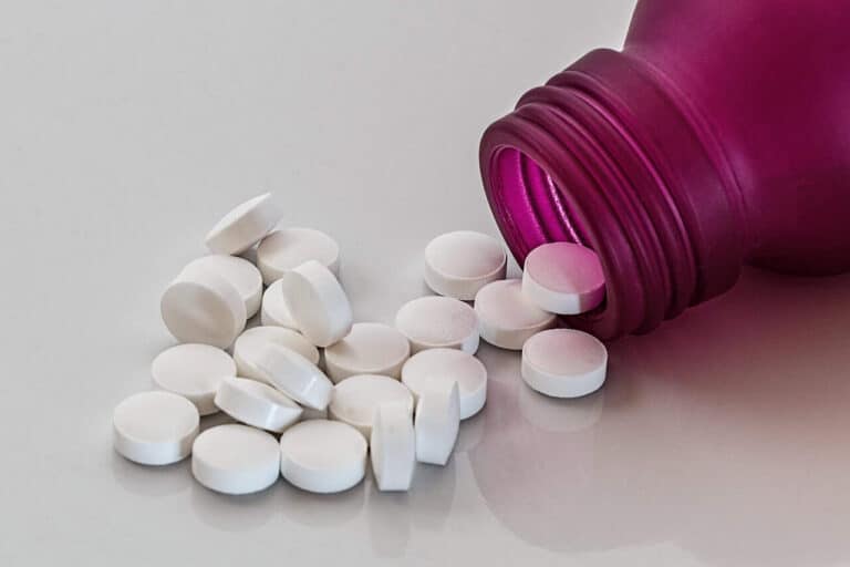pills, medication, tablets, bottle, drugstore, medicine, healthcare, headache, pharmaceutical, chemist, pharmacist, prescription, pharmacy, menopause treatment,