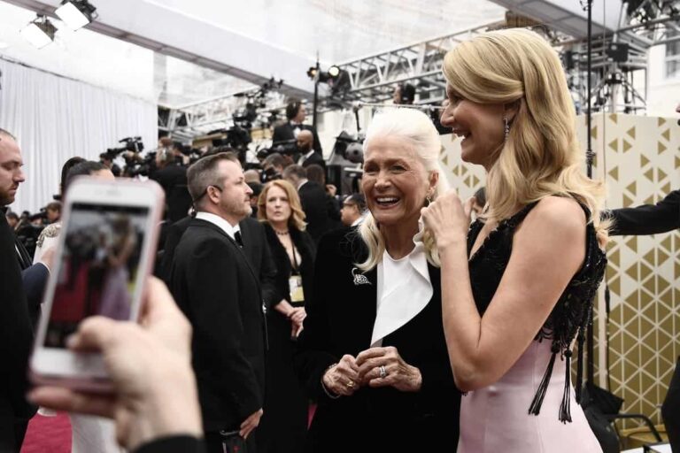 Diane Ladd and daughter Laura Dern arrive at the 92nd Academy Awards.