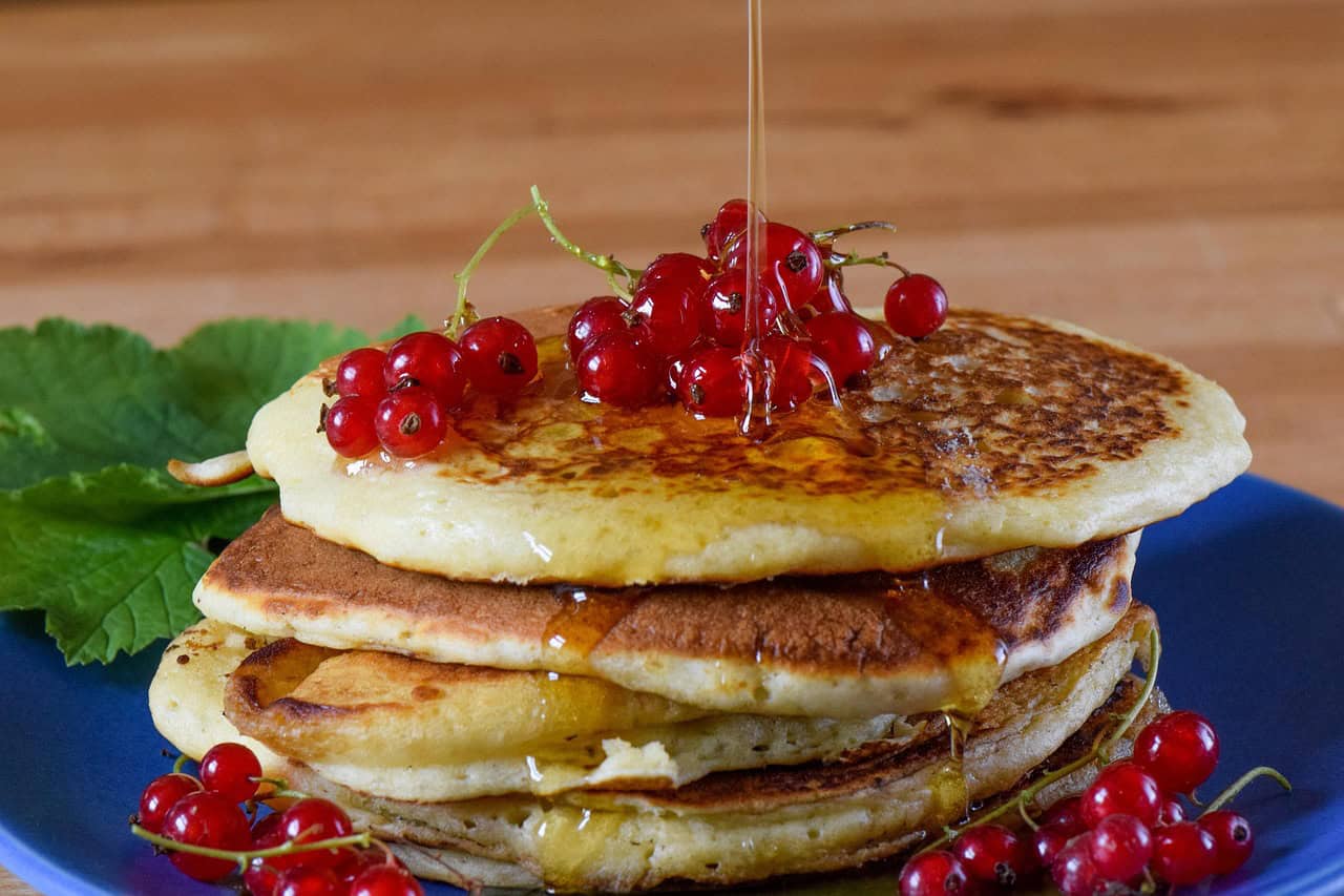Hoe cakes made with Native American ingredients such as nettle, wild berries and maple syrup.