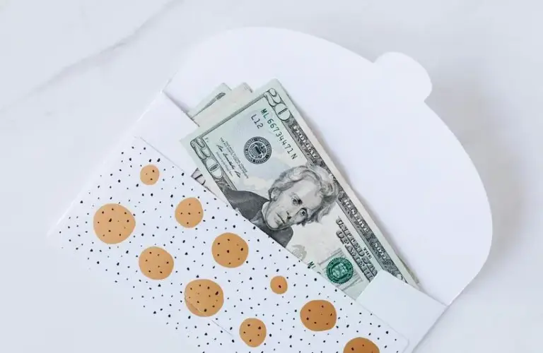 cash envelopes system to help with holiday spending