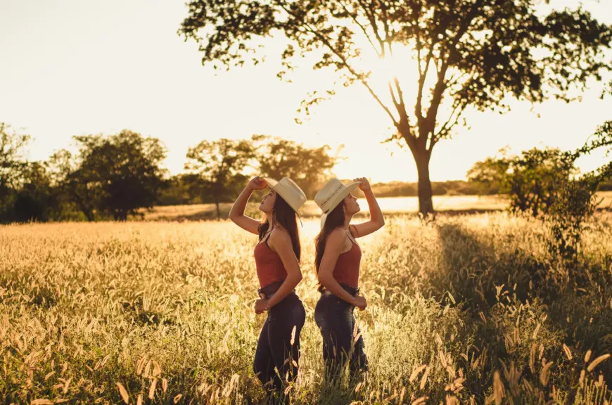 Gemini horoscope two women in a field