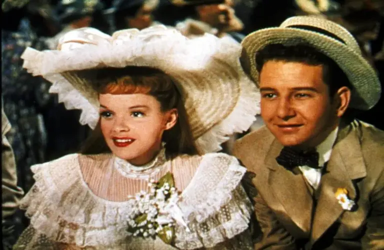 Judy Garland and Tom Drake in Meet Me in St. Louis (1944). Have yourself a merry little christmas.