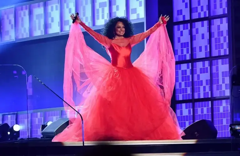 Diana Ross will headline this year's "Dick Clark's New Year's Rockin' Eve With Ryan Seacrest."
