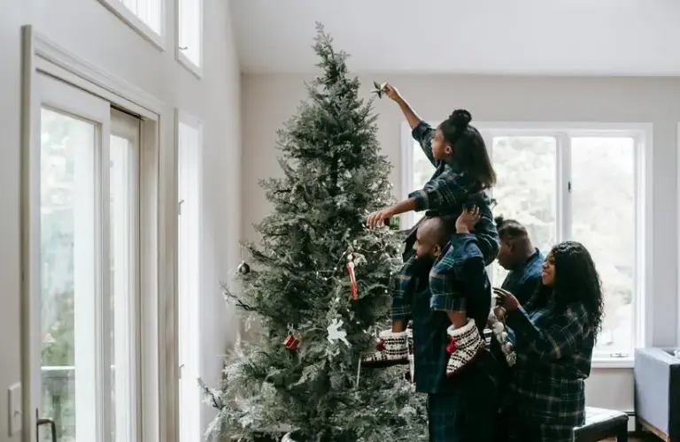 Christmas Tree Decorating Tips for a Cohesive Look