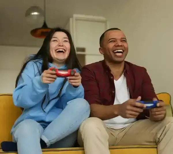 Couple playing best local multiplayer games for the holiday.