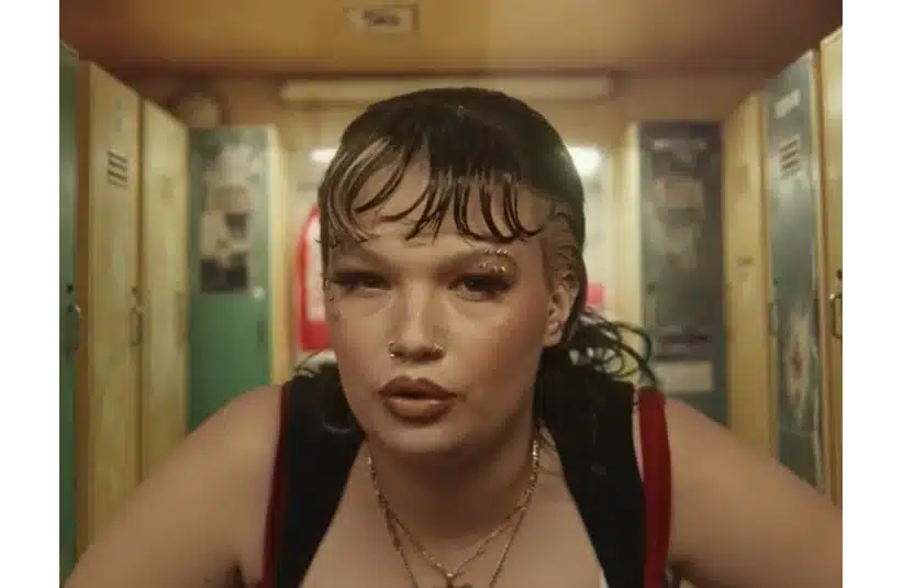 Lola Young screenshot from her "One Thing" video
