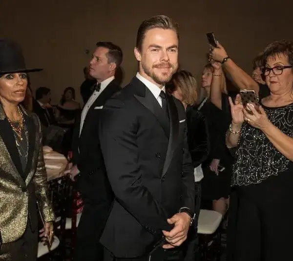 \"World of Dance\" judge Derek Hough looks sharp in a tux. Xxx Entertainment 76th Golden Globe Awards 20190106 Usa Dls 54 Jpg E Ent Usa Ca