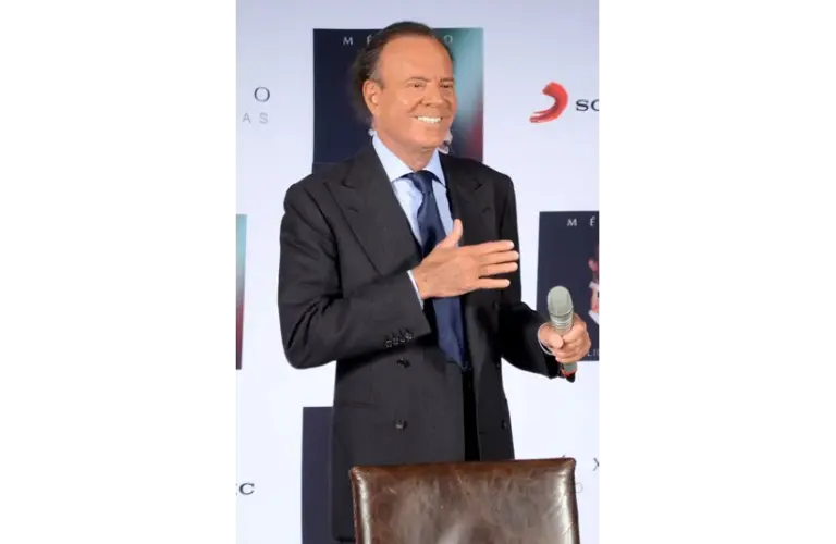 Disney is working on the production of a biopic about Julio Iglesias, according to the son of the great Mexican composer José Alfredo Jiménez, who is on the waiting list. Disney is working on the production of a biopic about Julio Iglesias, according to the son of the great Mexican composer José Alfredo Jiménez, who is on the waiting list.