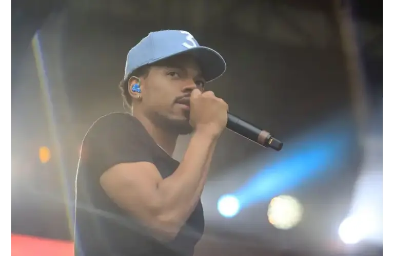 Chance the Rapper, birth name: Chancelor Johnathan Bennett, performs on stage.