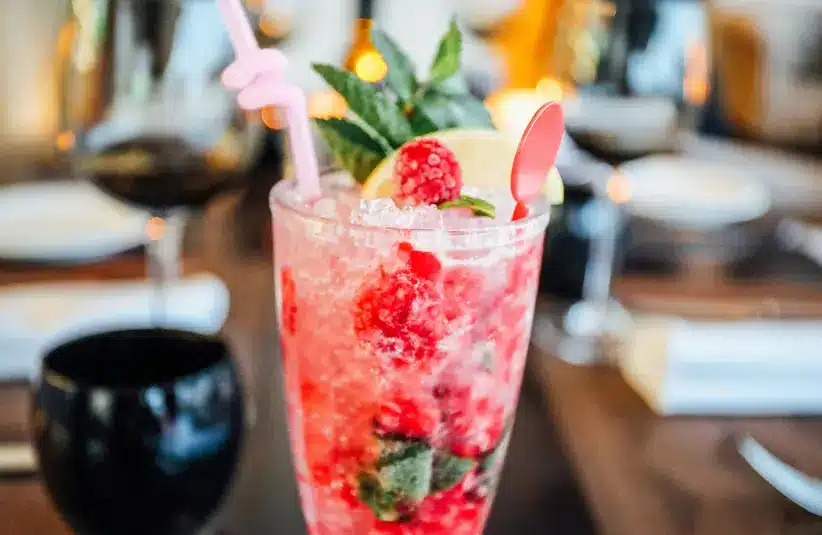 Create an iced dessert drink for your Valentine to be on trend.