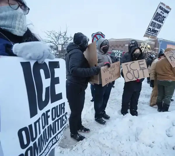 People gather to protest against ICE along W. Market Street in Highland Square in Akron on Jan. 27, 2026. The protest was in reaction to the Jan. 24 death of Alex Pretti, the Minnesota man who was shot by ICE agents. © Mike Cardew / USA TODAY NETWORK via Imagn Images