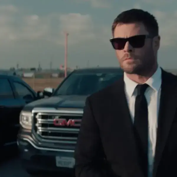 Chris Hemsworth continues to be well-reviewed, Crime 101