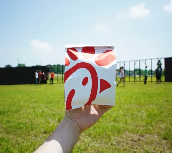 Review in 2026: Chick‑fil‑A’s Honey Pepper Pimento Chicken Sandwich — Sweet Heat or Overhyped Trend?