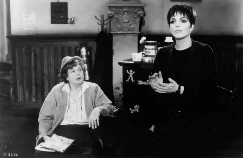 Image of Liza Minnelli and Shelly Winters in a screenshot from the movie Stepping Out