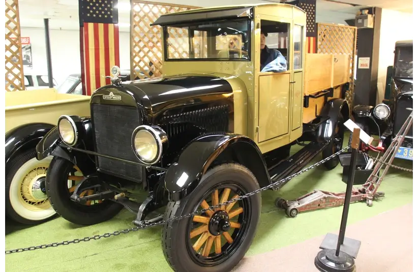 Image of yellow 1928 REO Speed Wagon