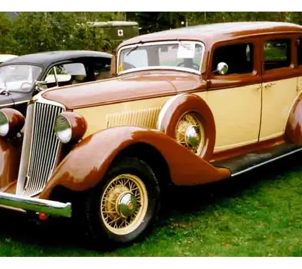 Image of a brown Graham Bluestreak 4-Door Sedan 1932, Graham Eight