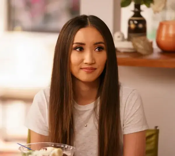 Brenda Song in "Miss Codependent" (2022). Photo by Jessica Brooks/ HULU - © 2021 Hulu