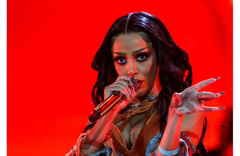 Doja Cat performs on the main stage during the Coachella Valley Music and Arts Festival in Indio, Calif., Sunday, April 17, 2022. © Andy Abeyta/The Desert Sun / USA TODAY NETWORK