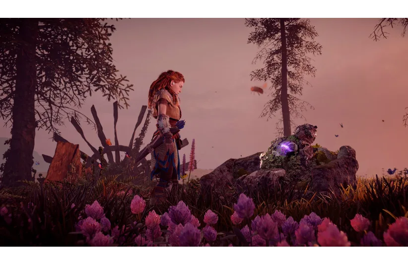 Aloy from Beyond Horizons in a forest. 