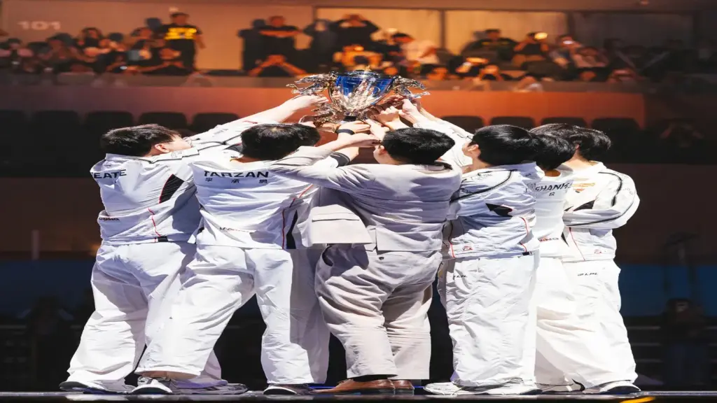 Anyone's Legend Lifting the LPL Trophy earning the Worlds First seed