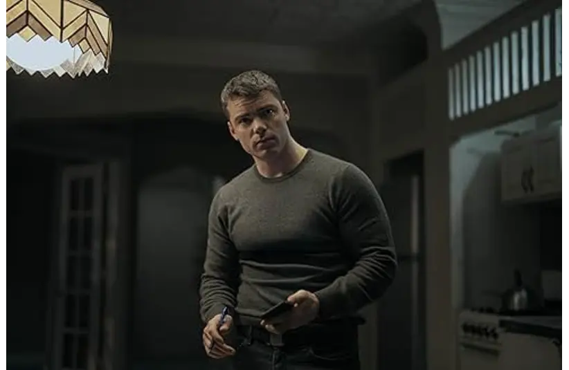 Best action shows on Netflix: Gabriel Basso as Peter Sutherland in The Night Agent