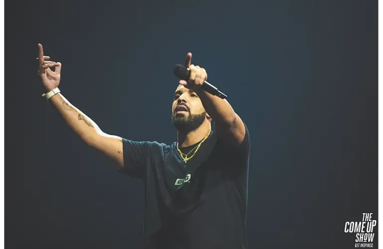 Drake HABIBTI deluxe news: Drake performing on the Summer Sixteen Tour in Toronto in 2016
