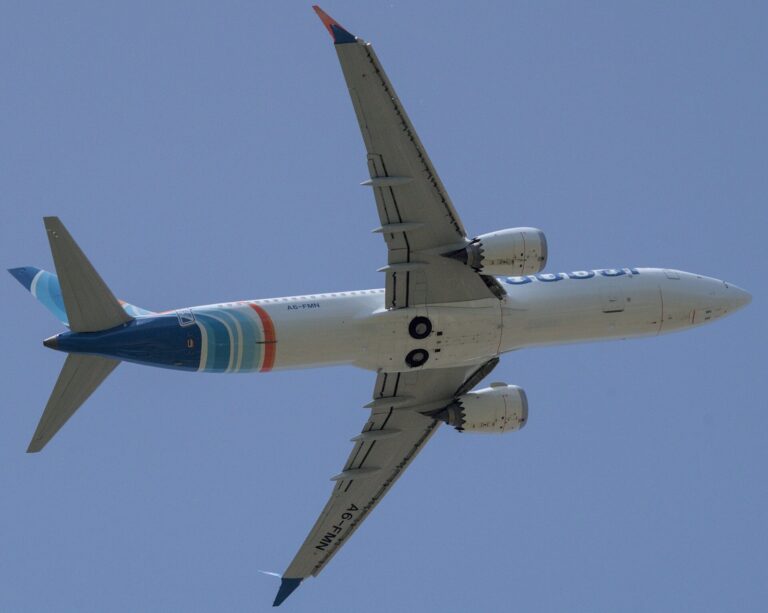 A Flydubai Boeing 737 MAX 8 climbs after takeoff from Pisa in 2024; the same model is at the center of the Flydubai investigation